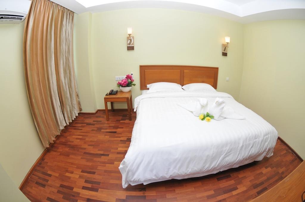 Shwe Phyu Hotel Mandalay Exterior photo