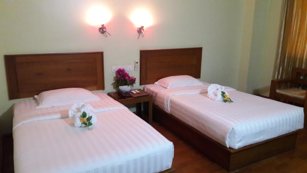 Shwe Phyu Hotel Mandalay Exterior photo