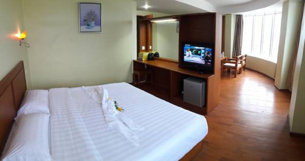 Shwe Phyu Hotel Mandalay Exterior photo