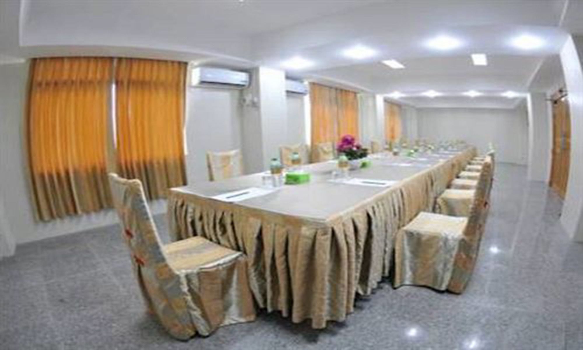 Shwe Phyu Hotel Mandalay Exterior photo